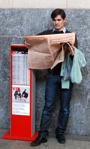 newspaper-reader300